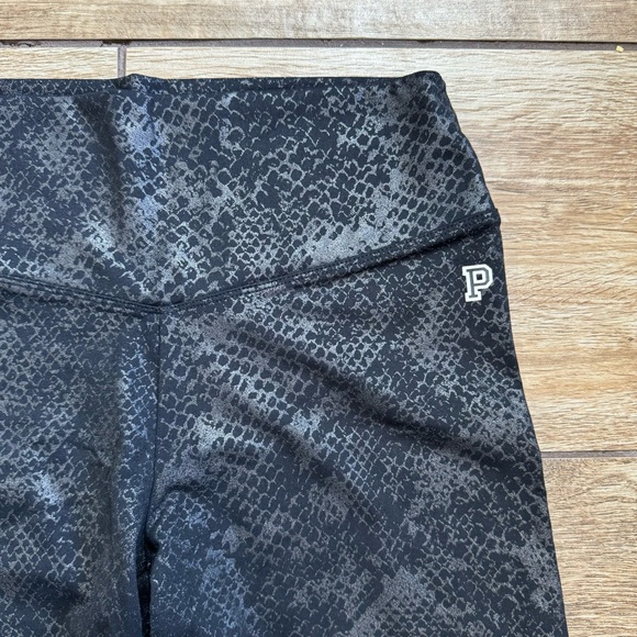PINK Victoria's Secret Ultimate Black Snakeskin Shorts Size Medium Pink Active - Picture 2 of 11